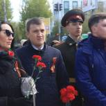 В Октябрьском районе возложили цветы к памятнику Бориса Богаткова
