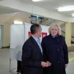 Надежда Суровцева и Владимир Шапкин проверили работу участков предварительного голосования