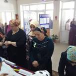 Сторож школы №20 г. Грозного Яха Дакаева приняла участие в предварительном голосовании 