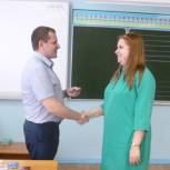 Октябрьский район: вручение партийных билетов  