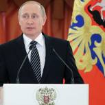 Путин: Поддержка материнства и детства останется в РФ национальном приоритетом
