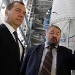 Премьер-министр РФ посетил завод, производящий теплоизоляционную продукцию