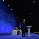 Медведев: В регионах РФ нужно тиражировать опыт размещения современных производств