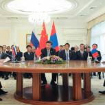 Формат Россия-Китай-Монголия - возможность координировать позиции по актуальным вопросам, уверен Путин 