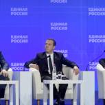 Медведев настаивает на увеличении доли малых и средних компаний в структуре экономики страны