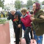 Жители Октябрьского района почтили память павших в Великой Отечественной войне
