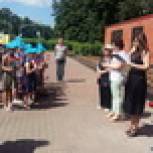 Жители Северного Тушино возложили цветы к мемориалу Героям Панфиловцам