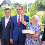 Глава Чувашии Михаил Игнатьев в поселке Сосновка принял участие в торжественной церемонии ввода в эксплуатацию многоквартирных домов для переселенцев из аварийного жилья 