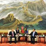Президент РФ отмечает приоритетность развития отношений с КНР