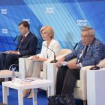Необходимо продолжить работу в сфере повышения уровня оплаты труда, уверена Торопыгина