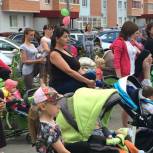 В Ульяновске «Единая Россия» провела акцию «Фитнес не отходя от коляски»