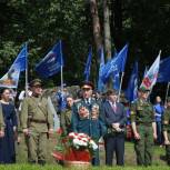 Единороссы почтили память павших на "Лужском рубеже"