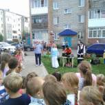 В поселке Зональная Станция облагородили центральную детскую площадку
