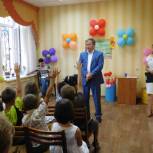 Депутаты Марат Бариев и Роза Заббарова поздравили детей Ново-Савиновского района с предстоящим Днем знаний