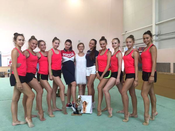 Цибульскаяның эротикалық фотосуреттері Әдемі ересек мысық HD фотосуреті