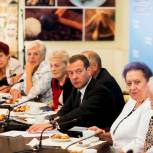 Медведев: Необходимо обеспечить пенсионерам активное долголетие