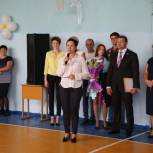 Депутаты областного парламента поздравили «подшефные» школы и вузы с Днём знаний 