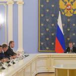 Медведев: Российская экономика значительно меньше зависит от мировых цен на топливо и сырье