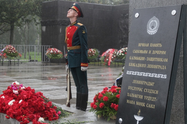 Электророзетка попа латуни плиты пола установленная вверх со штепсельной вилкой Pin 13A 3 Multi