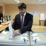 Боярский принял участие в голосовании на выборах в Госдуму и петербургский парламент