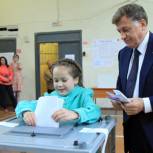 Макаров проголосовал на выборах в Госдуму и Заксобрание