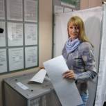 Олимпийская чемпионка Светлана Журова проголосовала на избирательном участке во Всеволожске