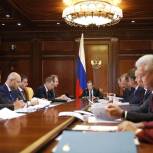 Медведев: Власти должны исполнять обещания