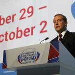 Медведев: Россия в среднесрочной перспективе должна вдвое увеличить несырьевой экспорт