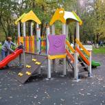 Новую детскую площадку установили в городском парке Реутова