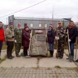 Аксарковские единороссы облагородили памятник первому руководителю Приуралья