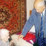 Виктор Бабурин поздравил старейшую жительницу Козельска с 90-летием