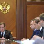 Медведев считает эффективной господдержку промышленности