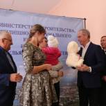 Свыше 400 детей-сирот устроено в семьи в Ульяновской области с начала года