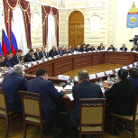 Путин: России нужны профессионалы в сфере межэтнических отношений