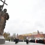 Путин: Наш долг - опираясь на духовные заветы и традиции единства, идти вперед, обеспечивая преемственность истории
