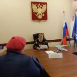 В ходе тематического приема жительница Саратова получила консультации в проведении медицинского обследования