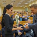 Торжественно вручены партийные билеты новым членам «Единой России»
