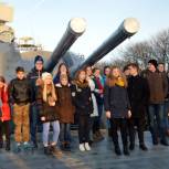 Единороссы организовали экскурсию призывников на корабли Балтфлота