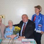 Жительницу Люблино наградили памятным знаком в честь 75-летия битвы за Москву