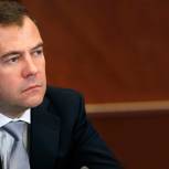 Медведев поручил подготовить предложения ко компенсациям за льготников на транспорте