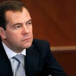 Медведев поручил подготовить предложения по компенсациям за льготников на транспорте