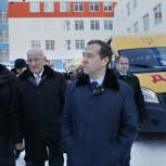 Премьер передал Оренбургу школьные автобусы и машины скорой помощи
