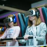 Единороссы МО Адмиралтейский округ организовали путешествие в парк виртуальной реальности «Атмосфера»