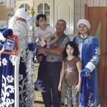 В Грачевском и Красногвардейском районах «Дед Мороз – единоросс» поздравил ребят с Новым годом