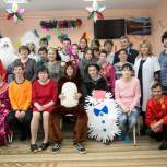 Азовский район: Праздничная акция для детей с ограниченными возможностями здоровья 