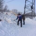 Волонтеры помогли очистить Затон от снега