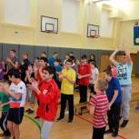 Единороссы Кировского района организовали «Веселые старты» для учащихся школы № 565