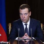 Премьер-министр России предложил разработать новые способы поддержки семей