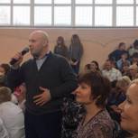 Депутат – единоросс поддержал школьников танцевального конкурса в Кировском районе