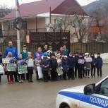 В Ножай-Юрте прошла акция в рамках партийного проекта «Безопасные дороги»